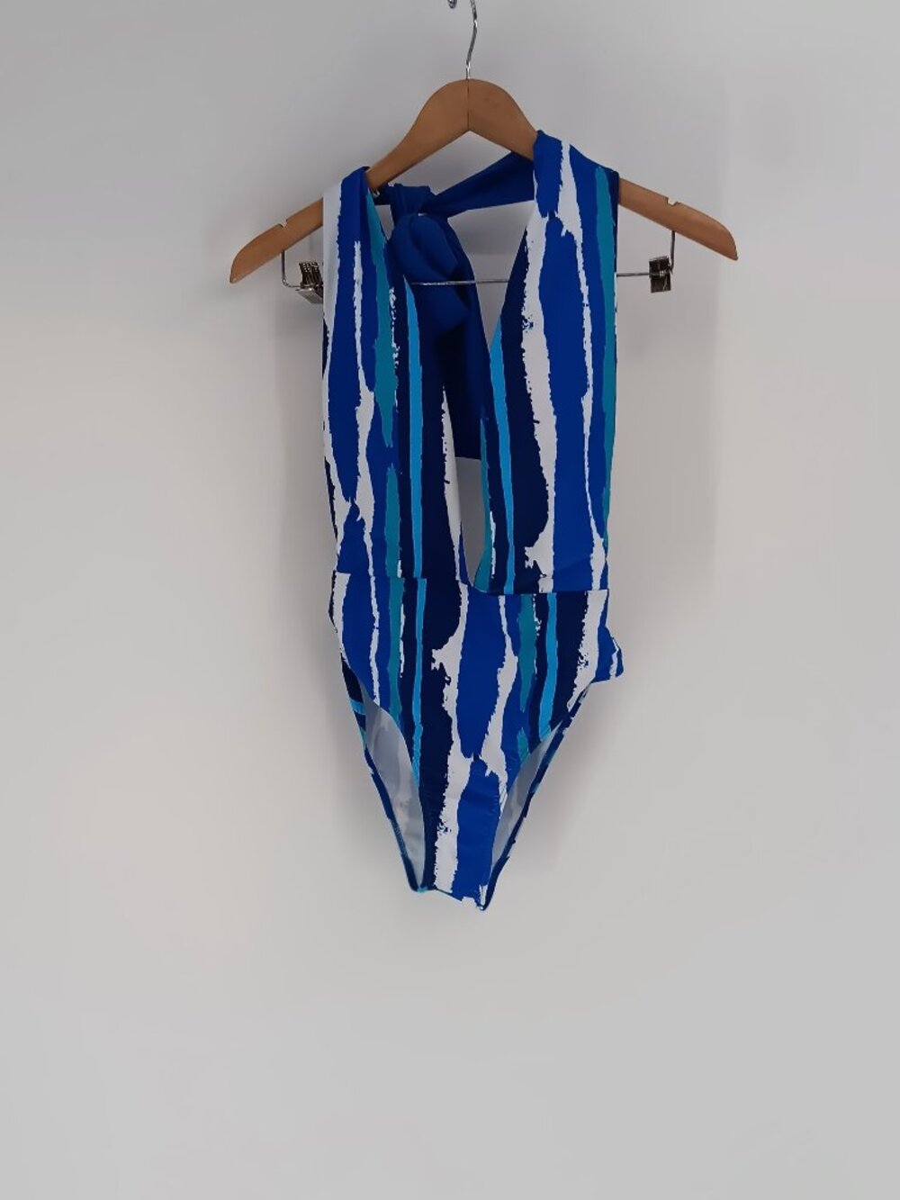 Beautiful swim suit‎ for the beach, vacation or pool Size Lg